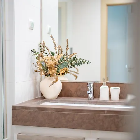 107 - Two Bedroom Appartamento